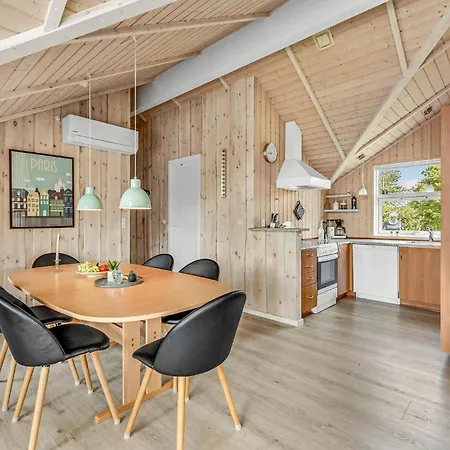 Holiday home Pet Friendly Home In Hemmet With Kitchen