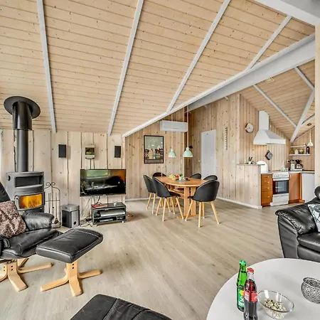 Holiday home Pet Friendly Home In Hemmet With Kitchen Falen