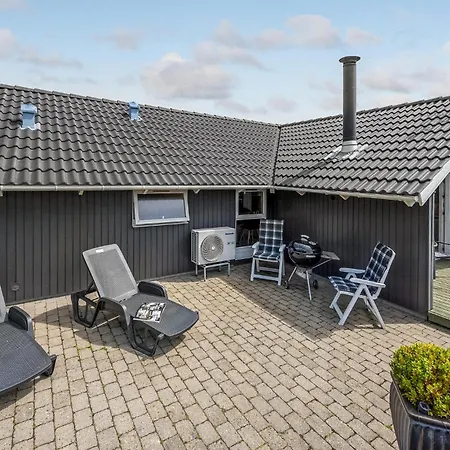 Pet Friendly Home In Hemmet With Kitchen