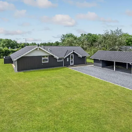 Holiday home Pet Friendly Home In Hemmet With Kitchen Falen