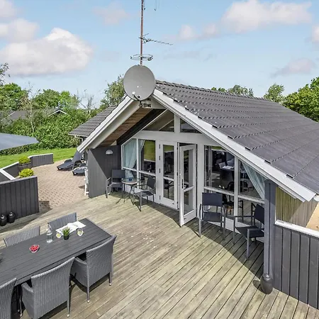 Pet Friendly Home In Hemmet With Kitchen *