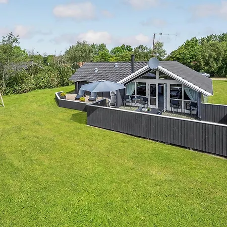 Holiday home Pet Friendly Home In Hemmet With Kitchen