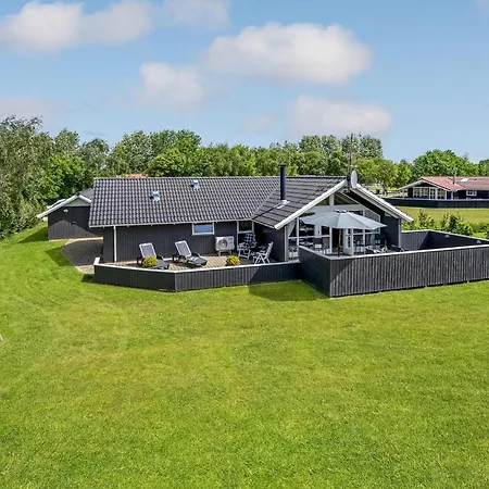 Holiday home Pet Friendly Home In Hemmet With Kitchen *