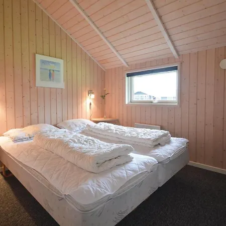 Holiday home Pet Friendly Home In Hemmet With Kitchen
