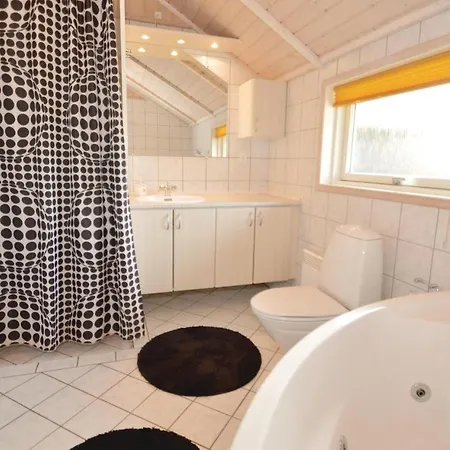 Three-Bedroom Holiday Home Hemmet With A Fireplace 09